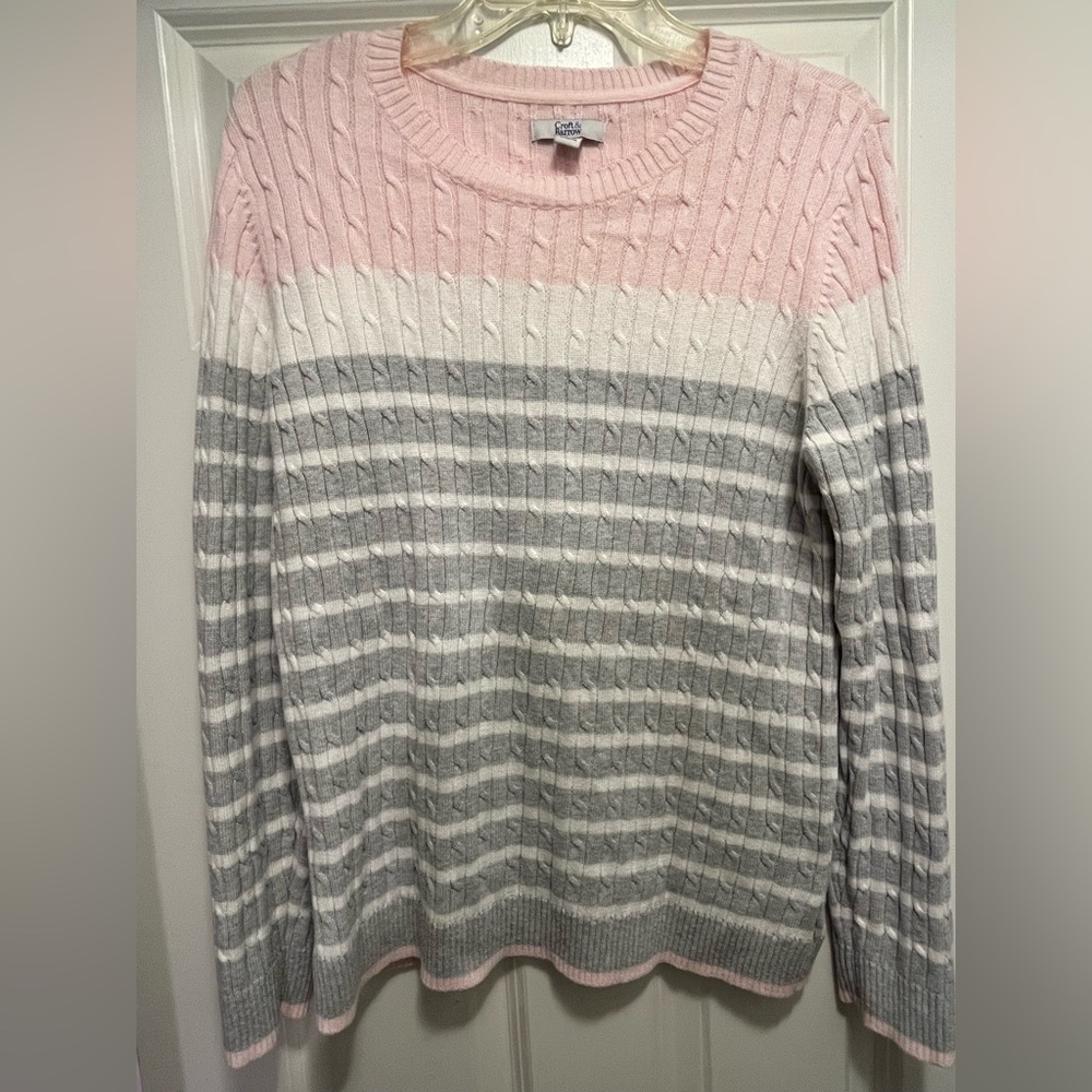 Women’s Large cable knit sweater